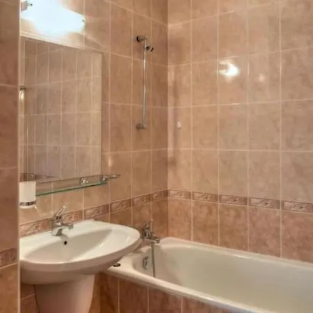Апартамент One Bedroom In Complex